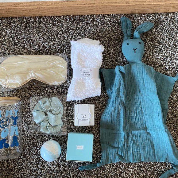 Boy Mom Era Gift Box for New Mom - Picture 3 of 4